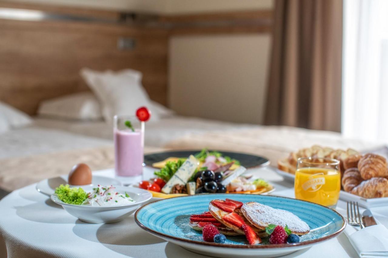 Hotel & Spa Czarny Gron Rzyki Bagian luar foto
