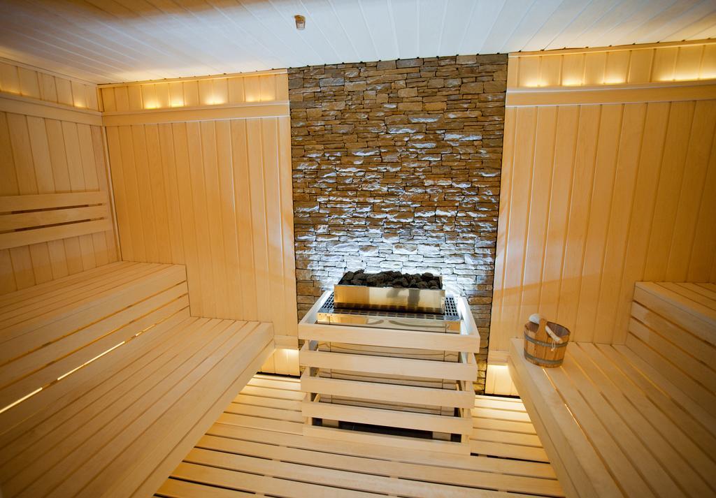 Hotel & Spa Czarny Gron Rzyki Bagian luar foto