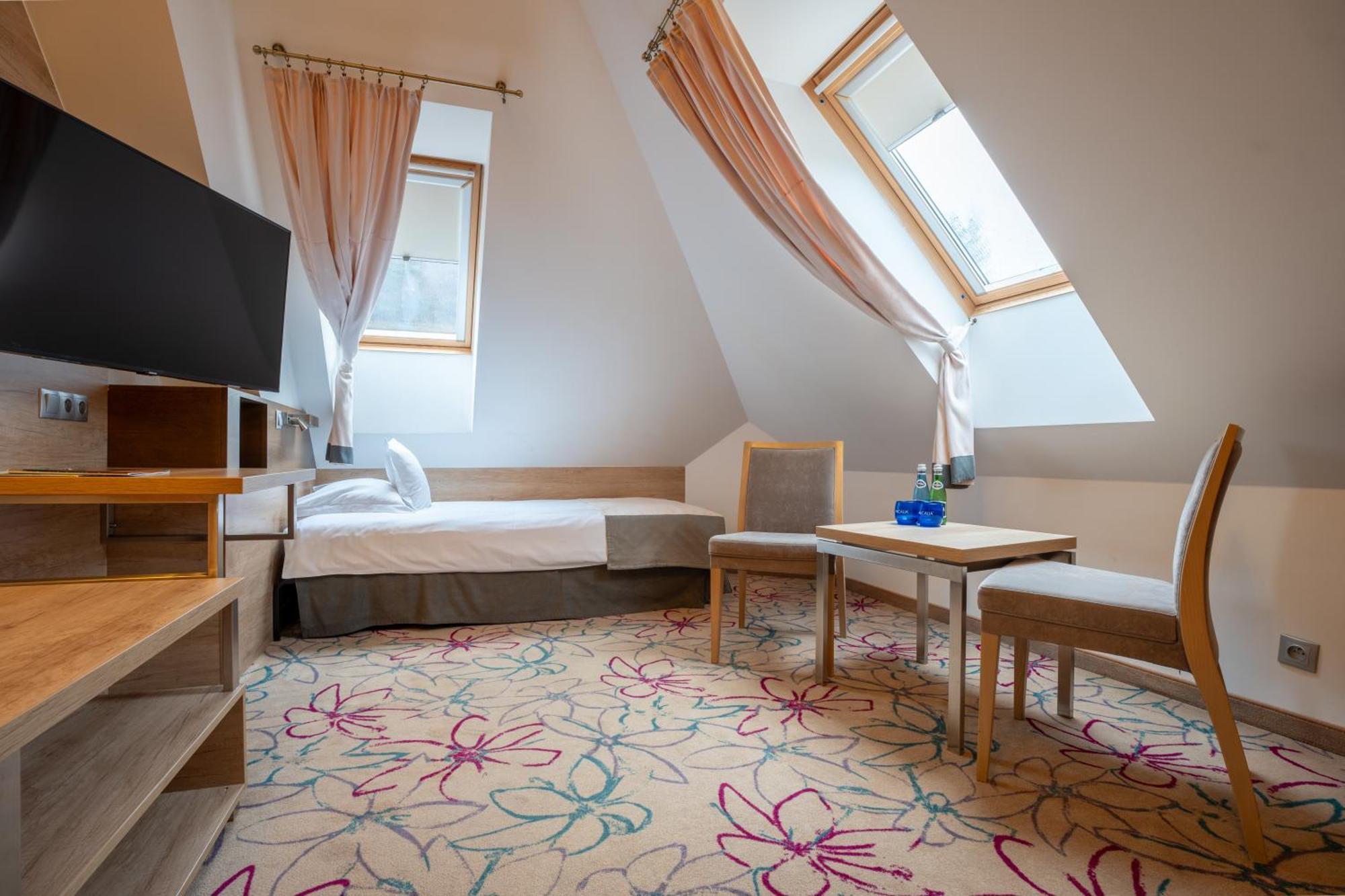 Hotel & Spa Czarny Gron Rzyki Bagian luar foto