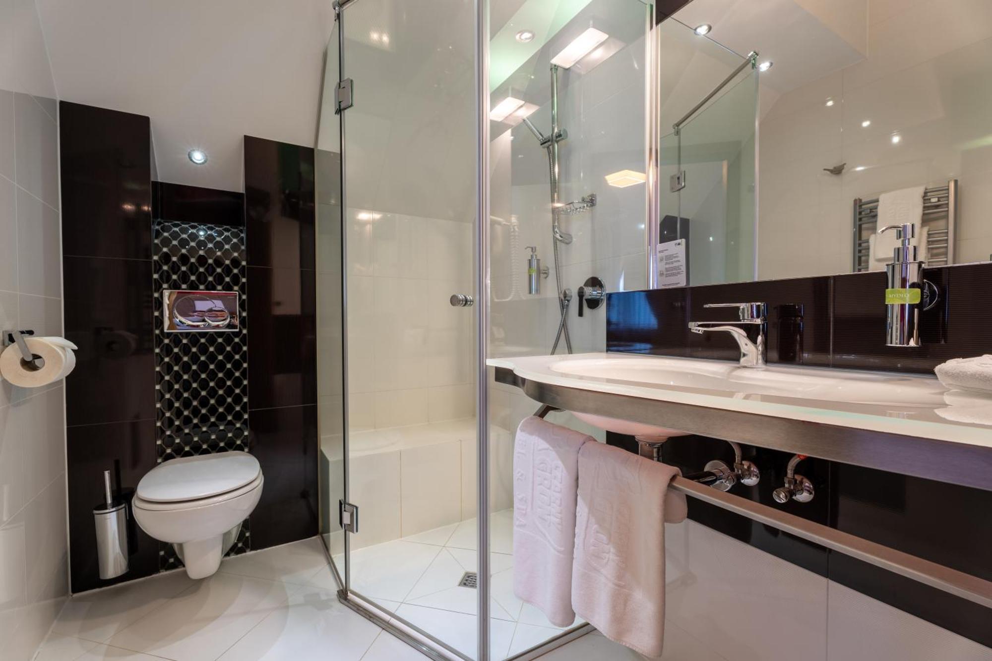 Hotel & Spa Czarny Gron Rzyki Bagian luar foto