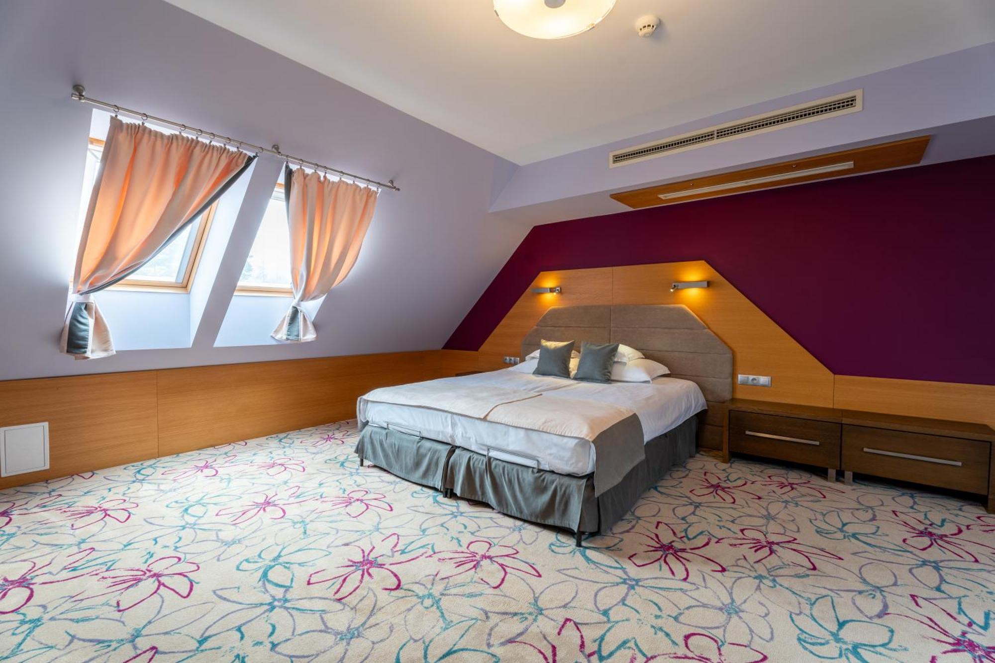 Hotel & Spa Czarny Gron Rzyki Bagian luar foto