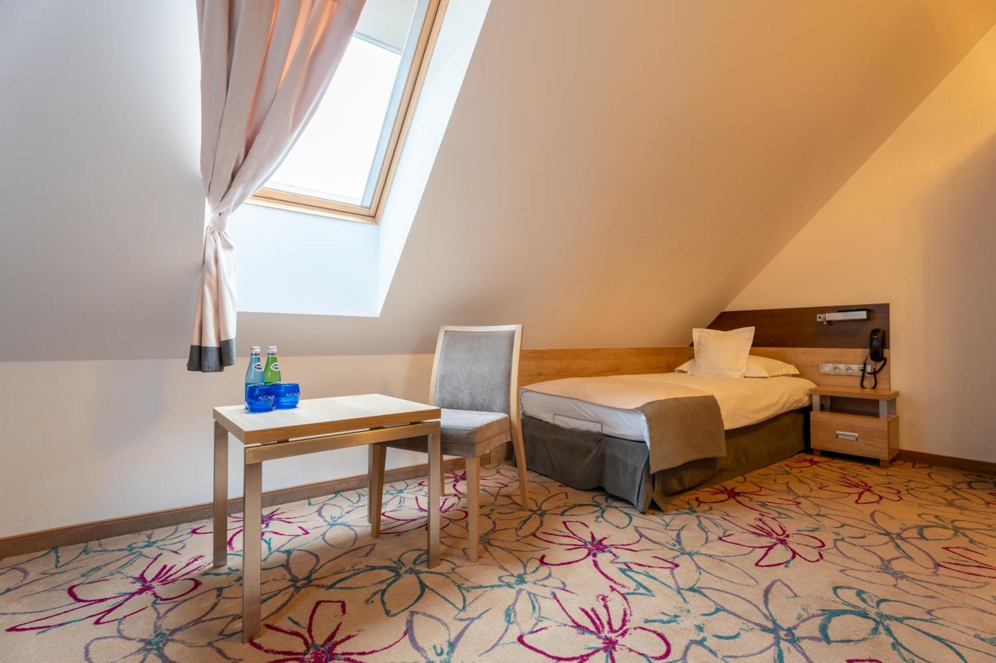 Hotel & Spa Czarny Gron Rzyki Ruang foto
