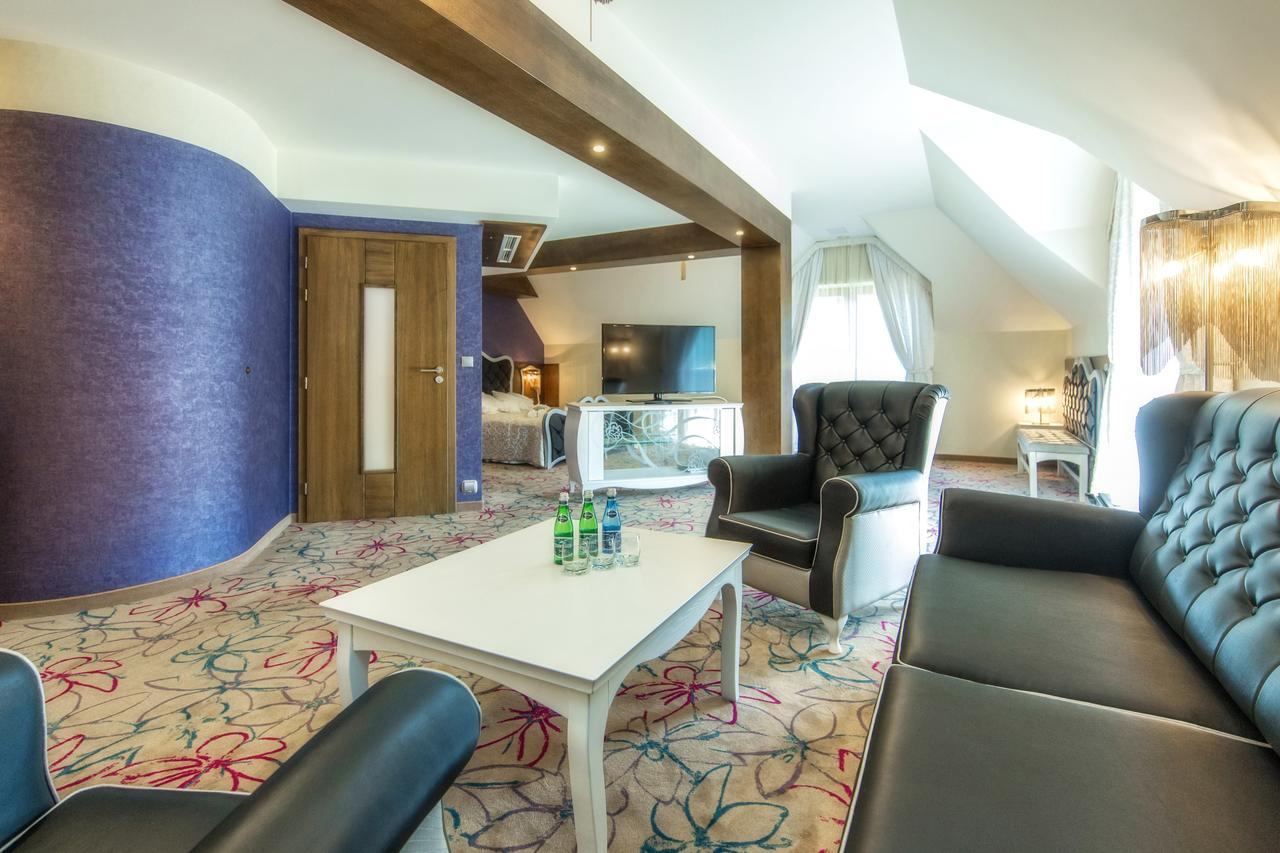 Hotel & Spa Czarny Gron Rzyki Bagian luar foto
